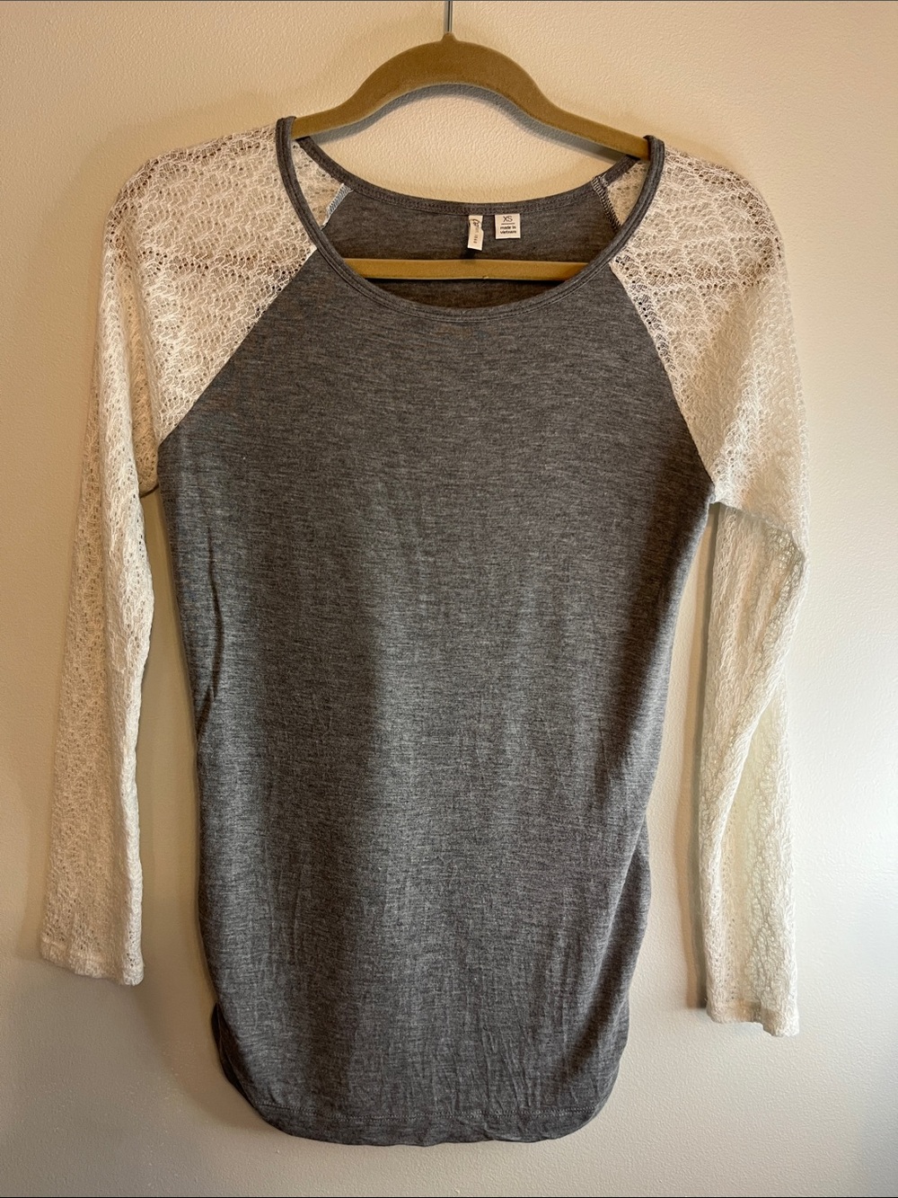 Cato Heather Gray Lace Raglan
Sleeve Top Size XS